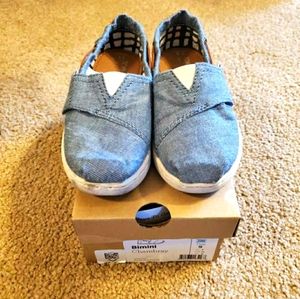 Toms Boys size 9 Blue Chambray Shoes